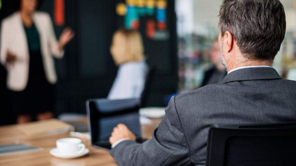 ​cmo, cmo que es, director de marketing, director de marketing funciones, director de marketing sueldo, de que se encarga el director de marketing, director de marketing perfil 