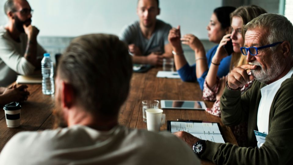 debriefing, que es un debriefing, briefing vs debriefing, debriefing en marketing