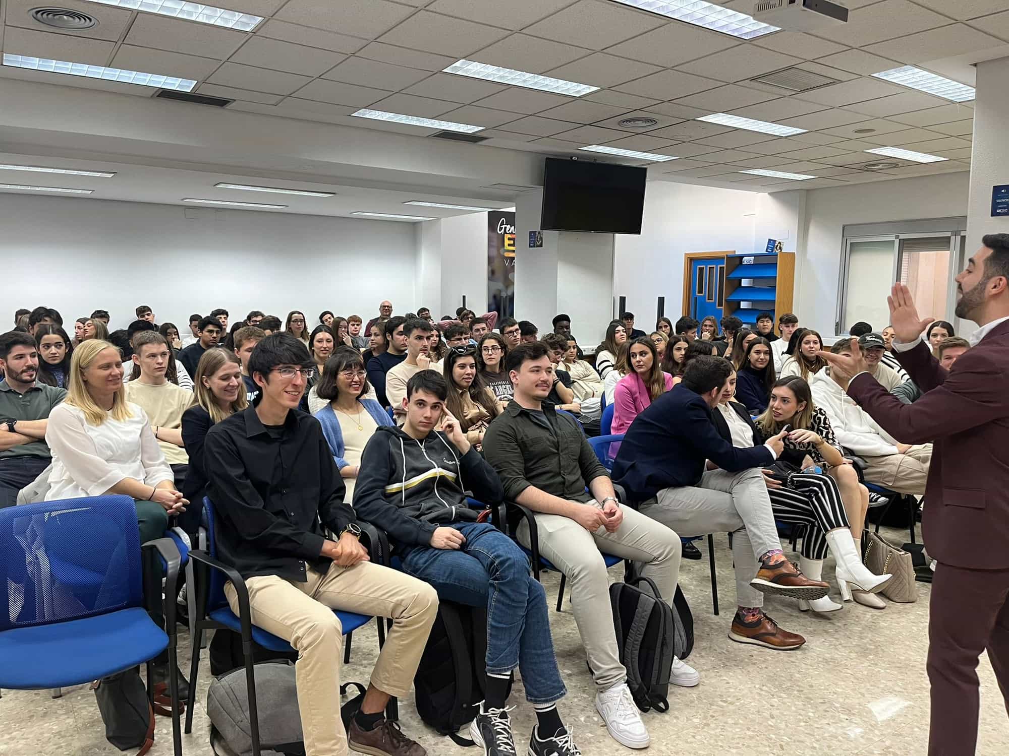 ESIC Valencia anima a sus estudiantes a explorar